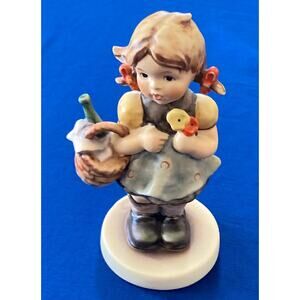 Goebel Hummel Figure # 563/0 Little Visitor Exclusive Edition Germany 5.25 Tall